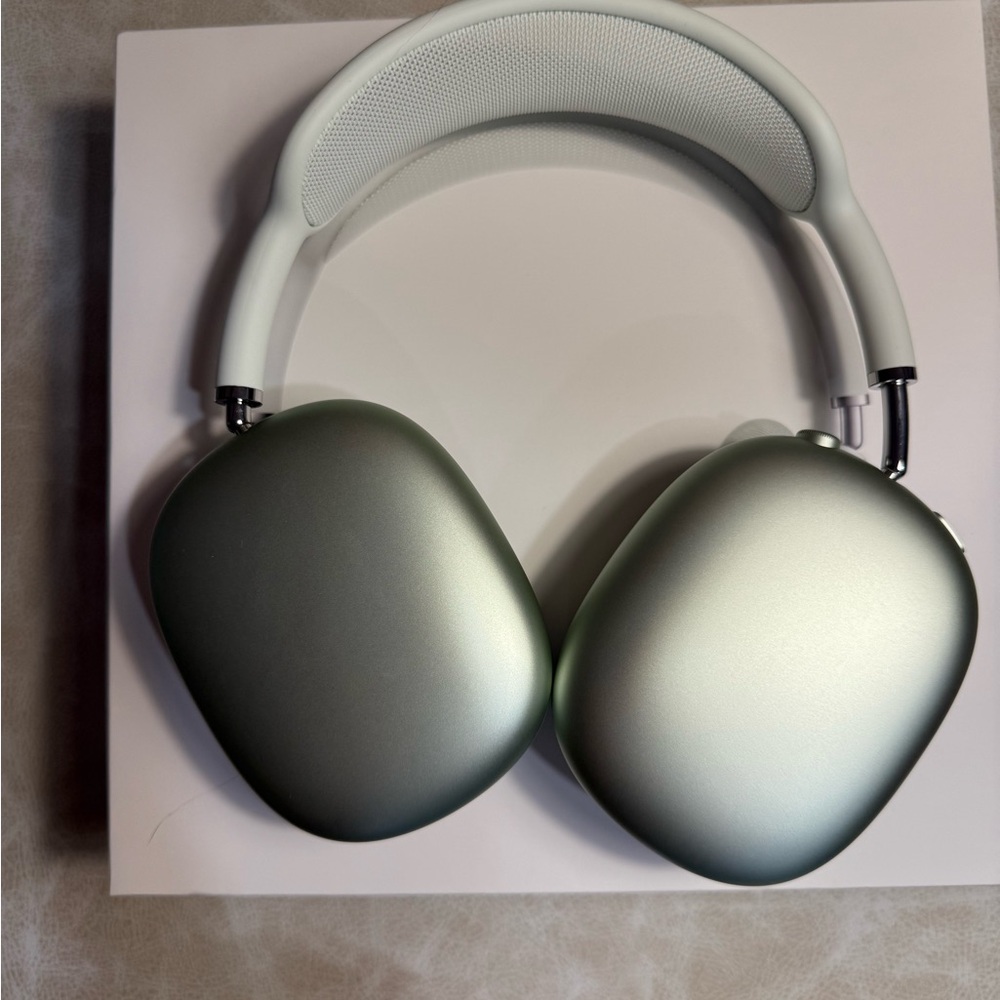 Apple Airpods Max Headphones - Green